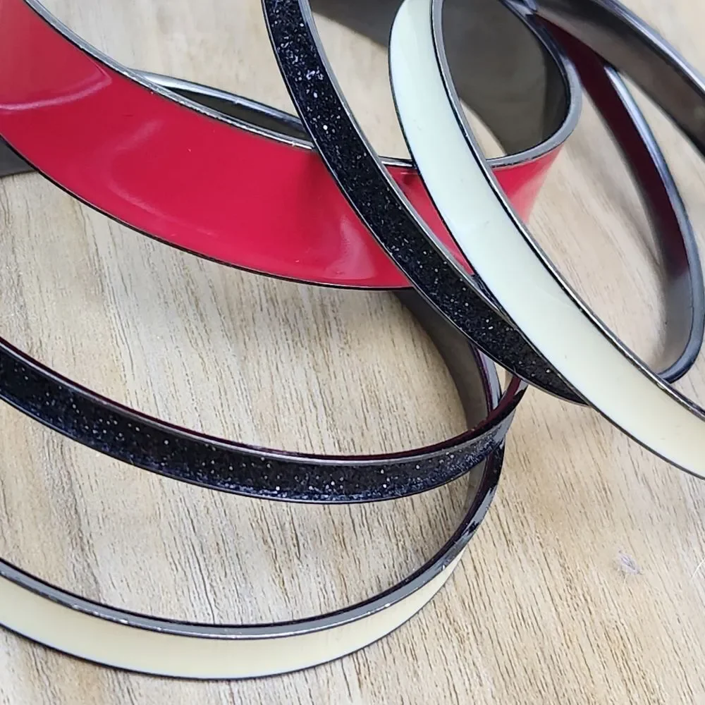 💜Red, Cream, & Sparkly Black 5-Piece Bangle Bracelet Set - Picture 3 of 8